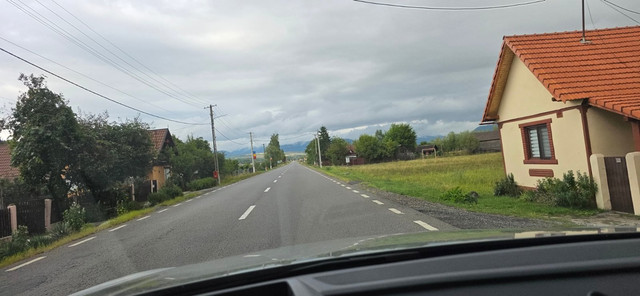 Drum între dealuri, lângă Reghin